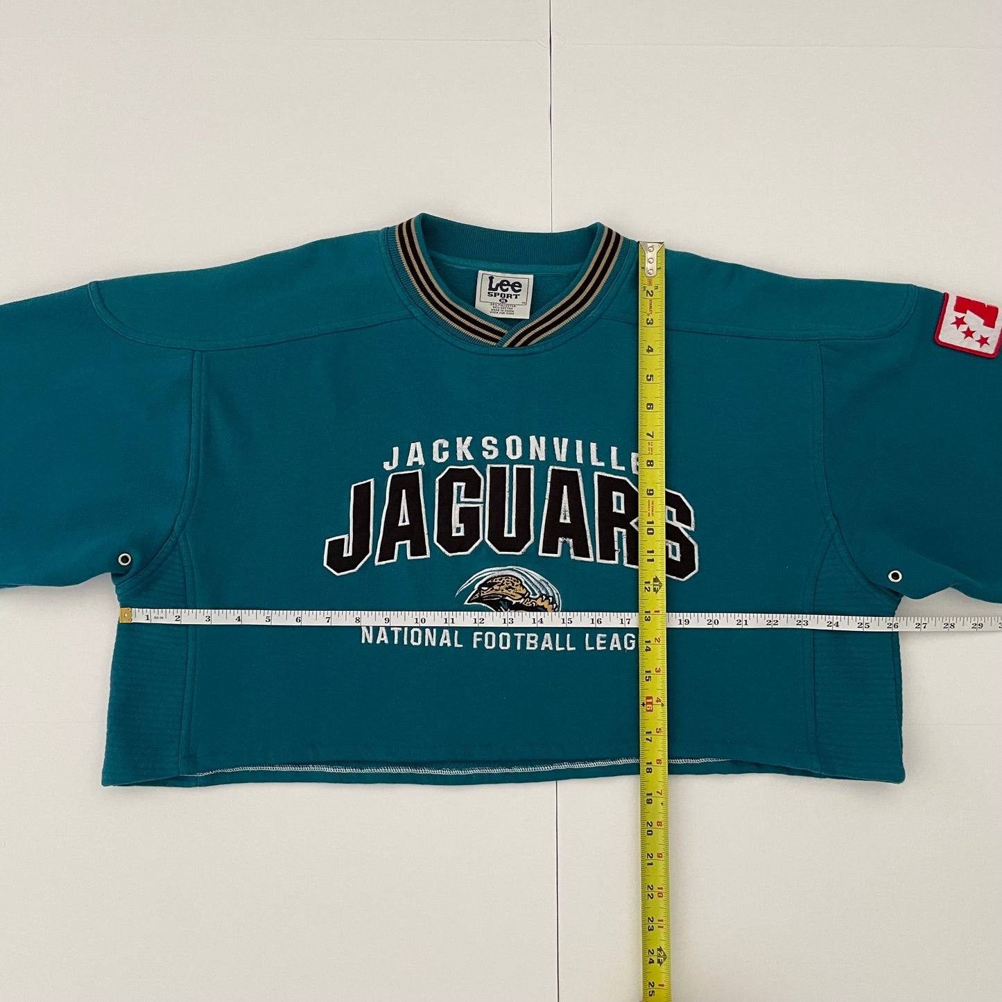 Vintage Jacksonville Jaguars cropped sweatshirt size XL