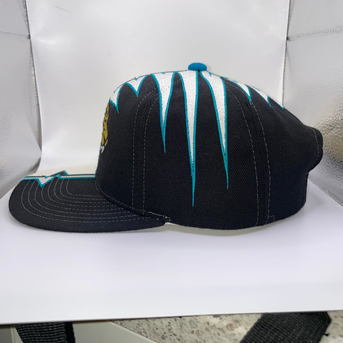 Vintage Jacksonville Jaguars STARTER "Shockwave" hat