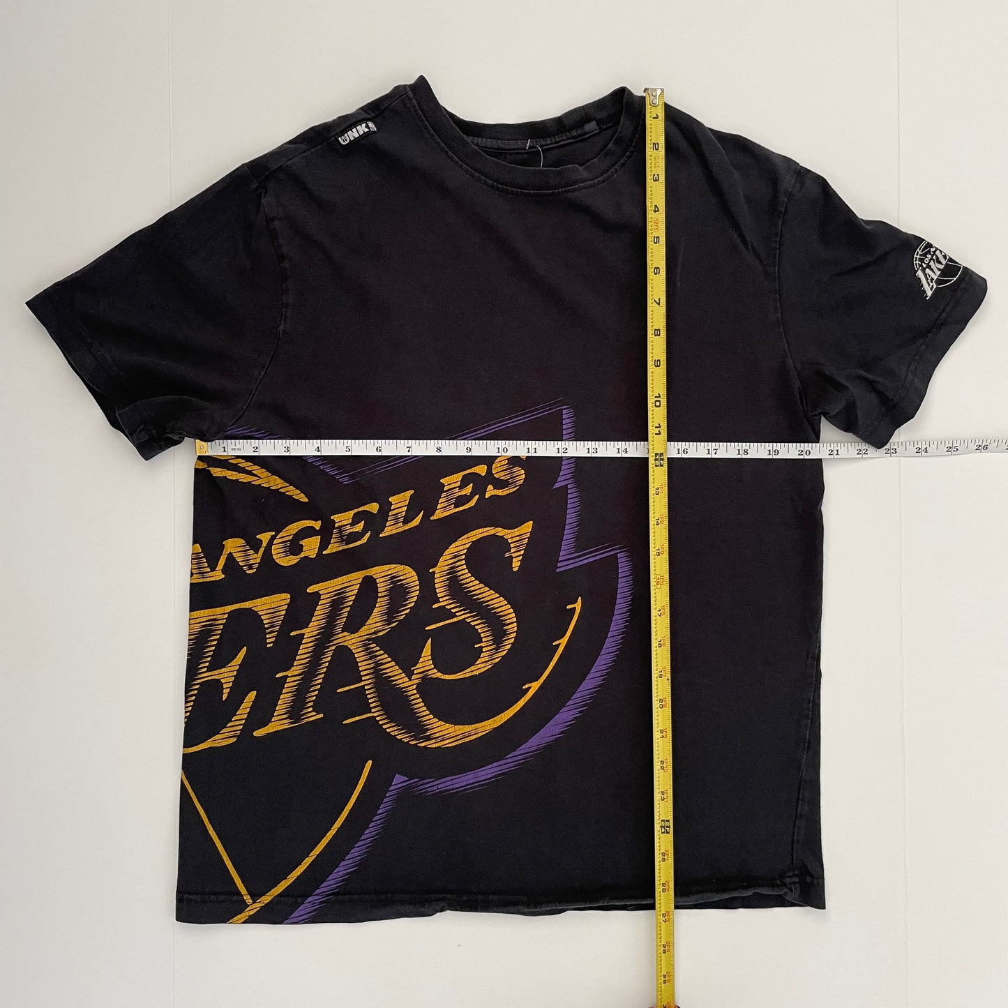 Vintage Los Angeles Lakers wrap around shirt size MEDIUM