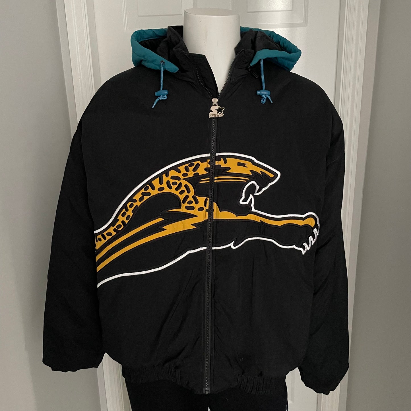 Vintage Jacksonville Jaguars SUPER RARE banned logo STARTER jacket size XL