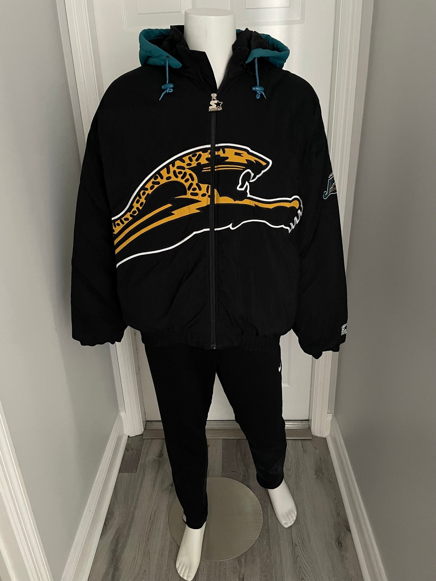 Vintage Jacksonville Jaguars SUPER RARE banned logo STARTER jacket size XL