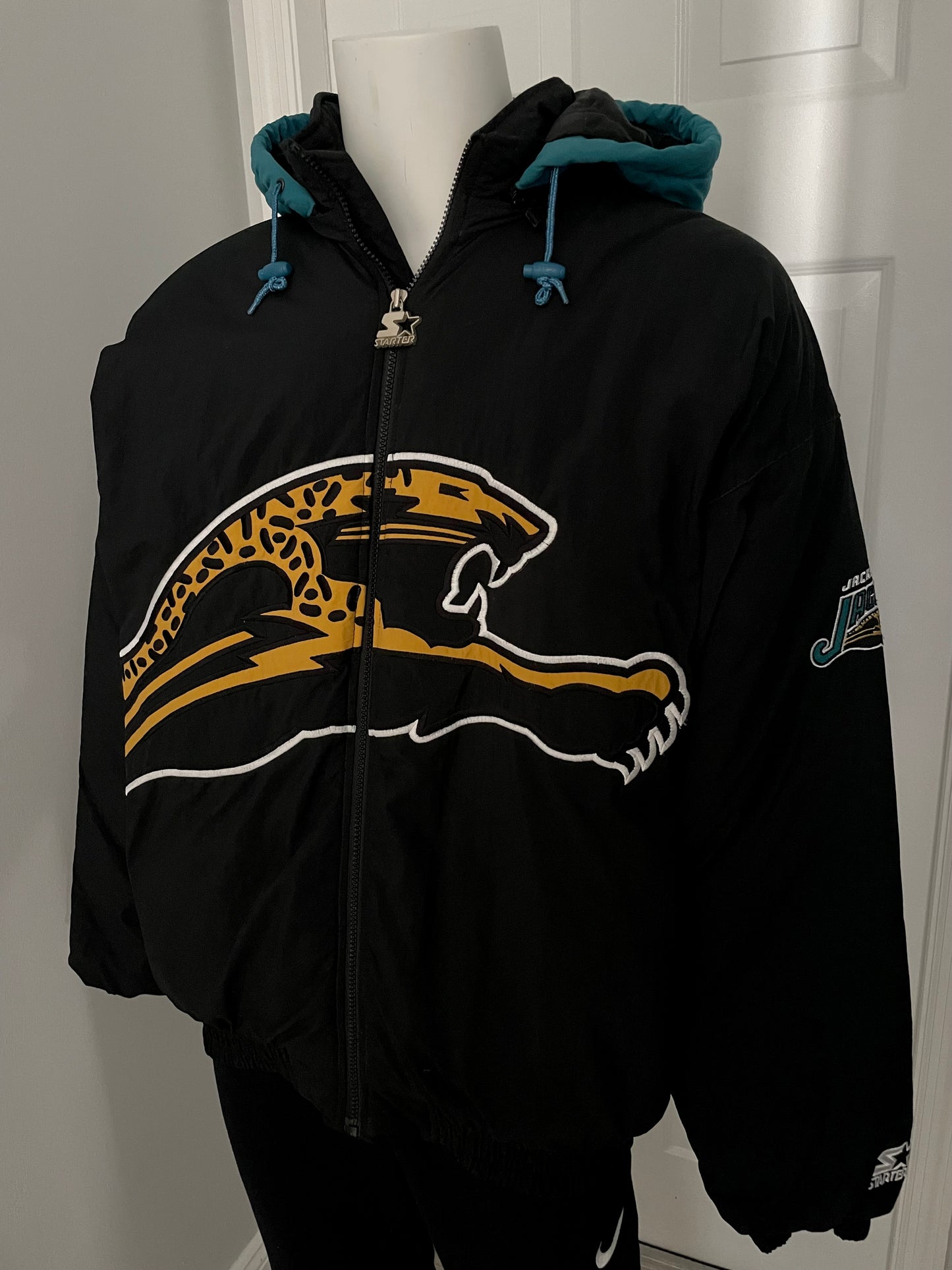 Vintage Jacksonville Jaguars SUPER RARE banned logo STARTER jacket size XL