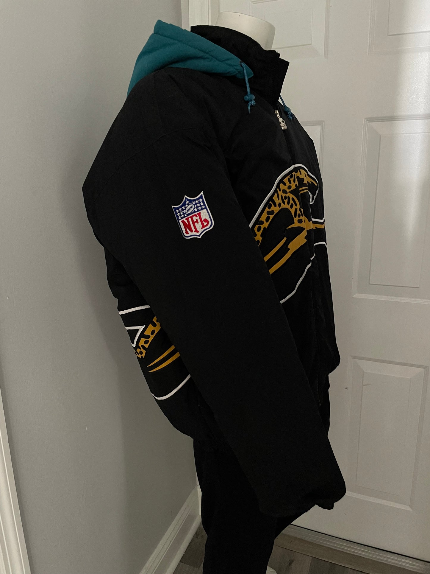 Vintage Jacksonville Jaguars SUPER RARE banned logo STARTER jacket size XL