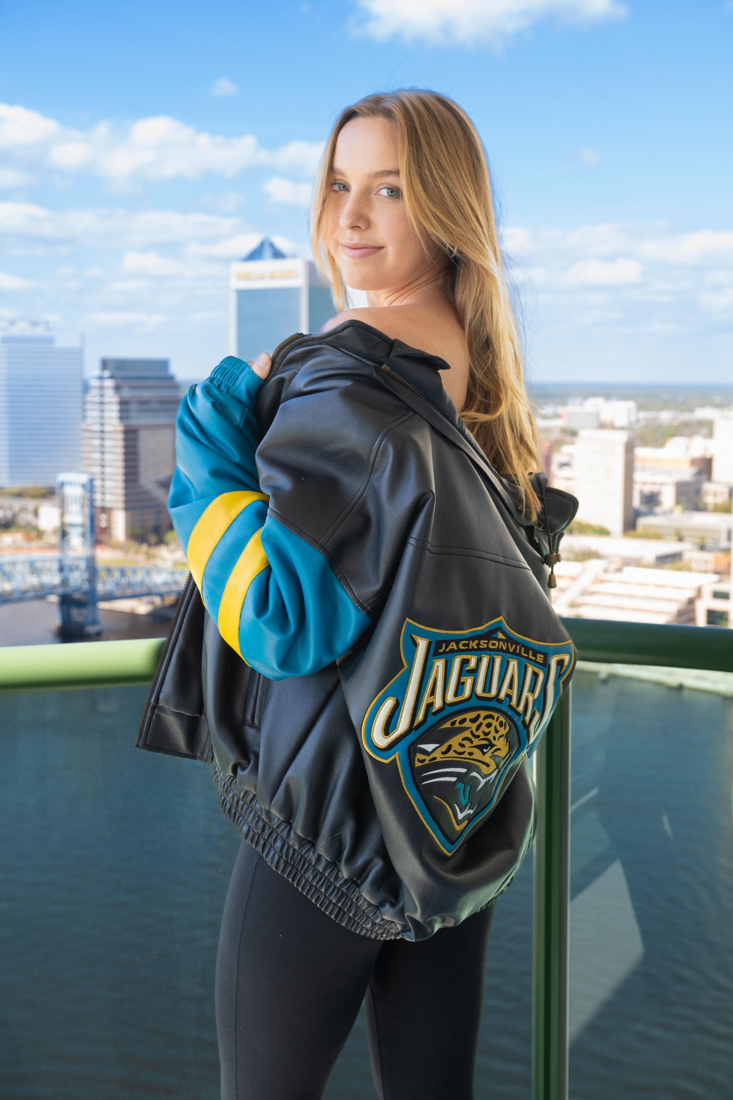 Vintage Jacksonville Jaguars jacket size MEDIUM